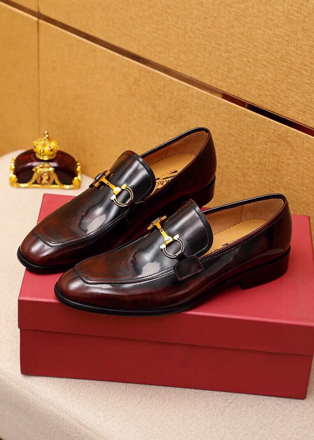 Men's shoes 💰520 💐 Product trademark: Ferragamo "Ferragamo" casual leather shoes Regular size: 38-44 (45🉑️customized) Product materials: Selected imported first-layer open-edge beaded cowhide upper + original hardware buckle, imported water-dyed cowhide leather lining. Strong three-dimensional visual effect, combined outsole Color: 3⃣️colors available